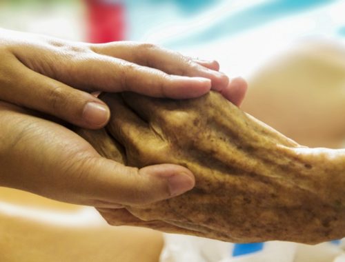 alzheimers-holding-hands